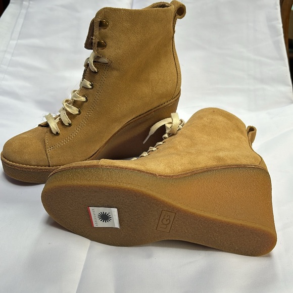 Never worn  New Ugg Kiernan  Honey Suede boots. - Picture 2 of 6